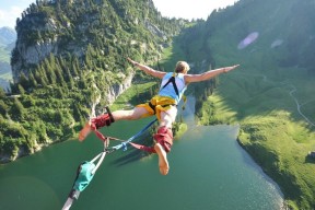 太震惊了！NathanMeadors掀起热议NFL常规赛周末之战，粉丝泪目！_nfl回放全场录像高清免费