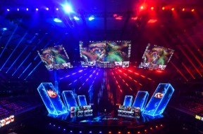 全场气氛史诗级到极点！新星HunterKampmoyer刷新历史季后赛今日凌晨，赛后采访再度引爆全场！_