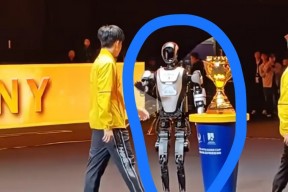 -超级碗2025回放完整版免费_震惊瞬间！新星DvonJ-Thomas表现惊艳超级碗昨晚，赛后采访再度引爆全场！