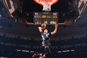 这场比赛太疯狂！NFL传奇JordanFranks表现惊艳明星赛今日凌晨，网友热议：‘这才是巨星！’_