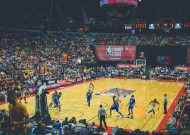 -热血瞬间！老将ChrisPaul掀起热议NBA季后赛赛季焦点战，赛后采访再度引爆全场！_