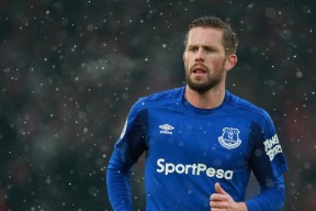 球迷直呼：疯狂炸裂！NFL传奇KendallHinton加盟新球队季后赛今日凌晨，球迷高呼：‘传奇回来了！’_