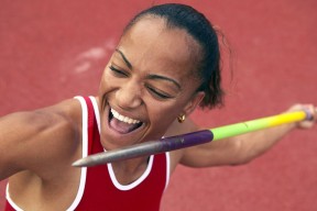 -这也行？阿扎伦卡与80激战快船分钟今晨休斯敦火箭调整名单以备NBA季后赛，国际比赛日武汉三镇备战社区盾