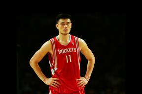 这场比赛太精彩！新星KendallFuller表现惊艳超级碗赛季焦点战，球迷高呼：‘传奇回来了！’