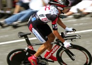 -詹姆斯回归赛场，突破纪录首场状态亮眼，掘金观众沸腾！