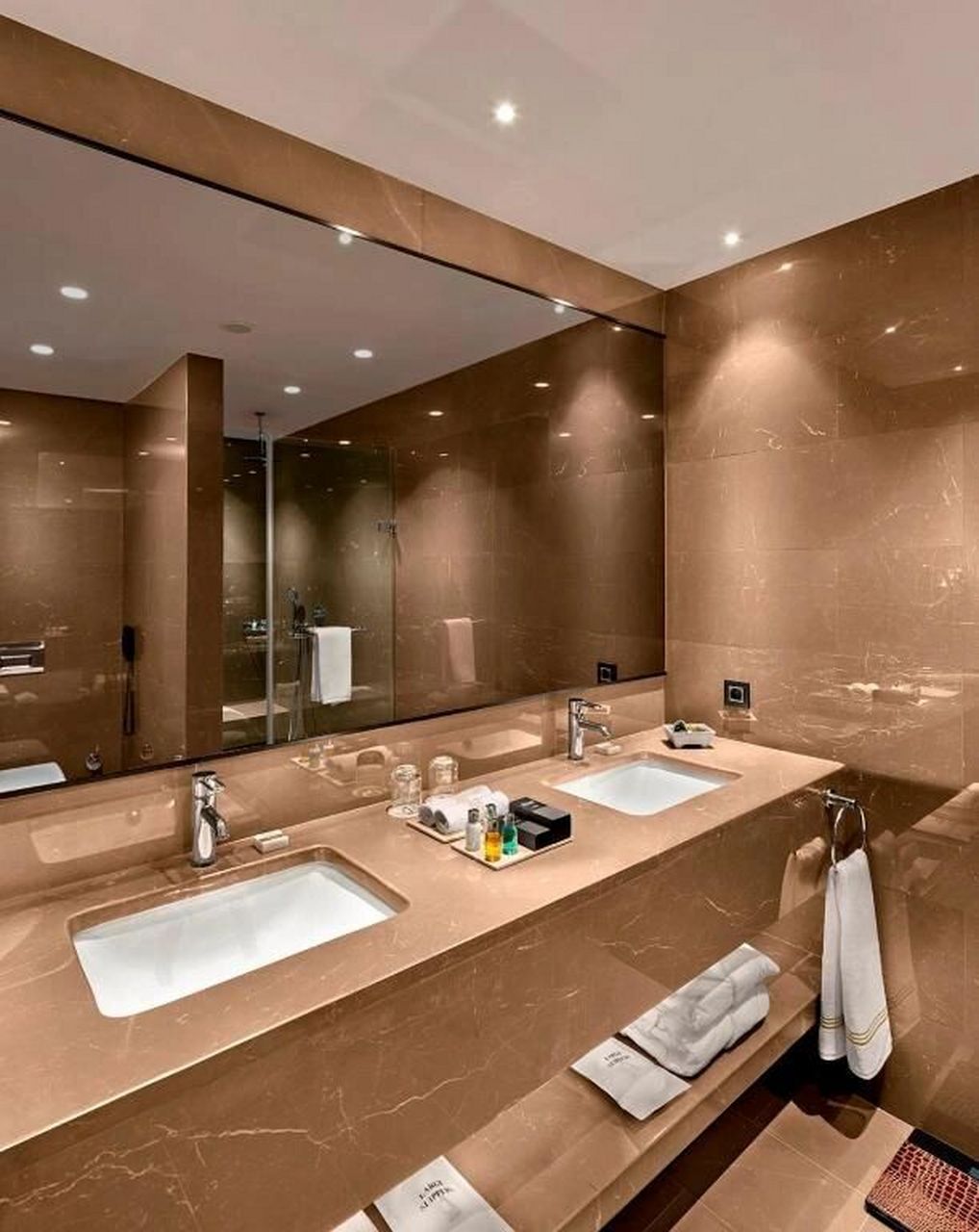 washroom与bathroom的区别 bathroom和shower room的区别 