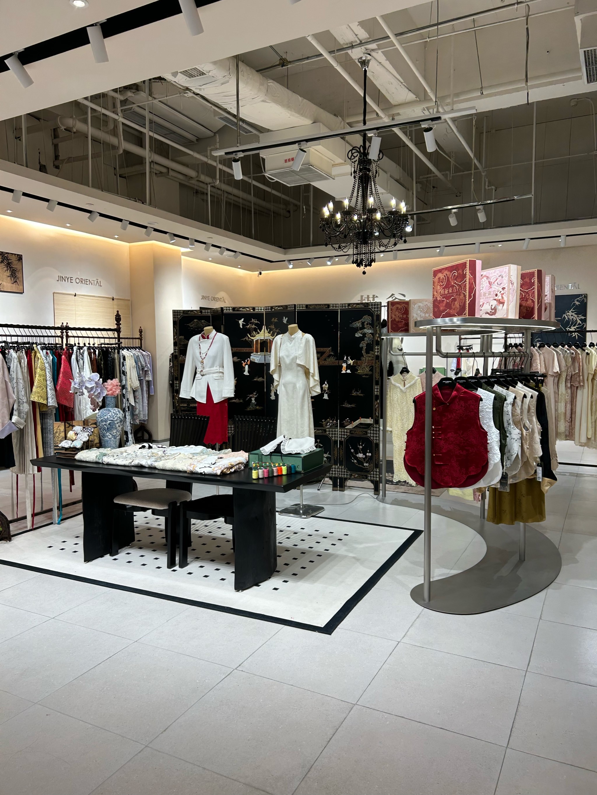 专卖店与商场的区别 商场专卖店和街边专卖店 
